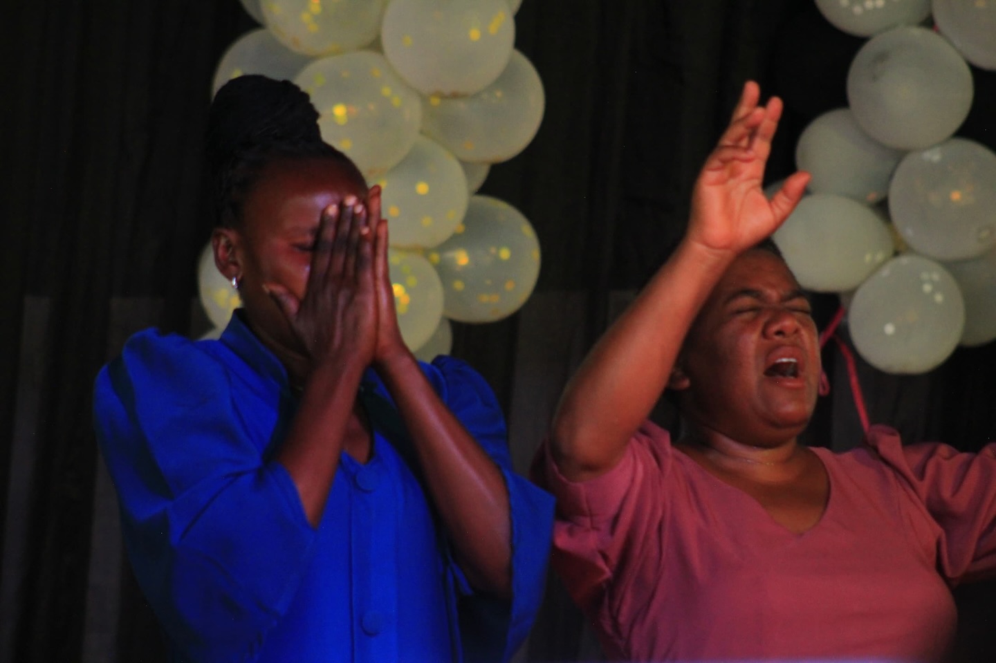 Service moment—worship